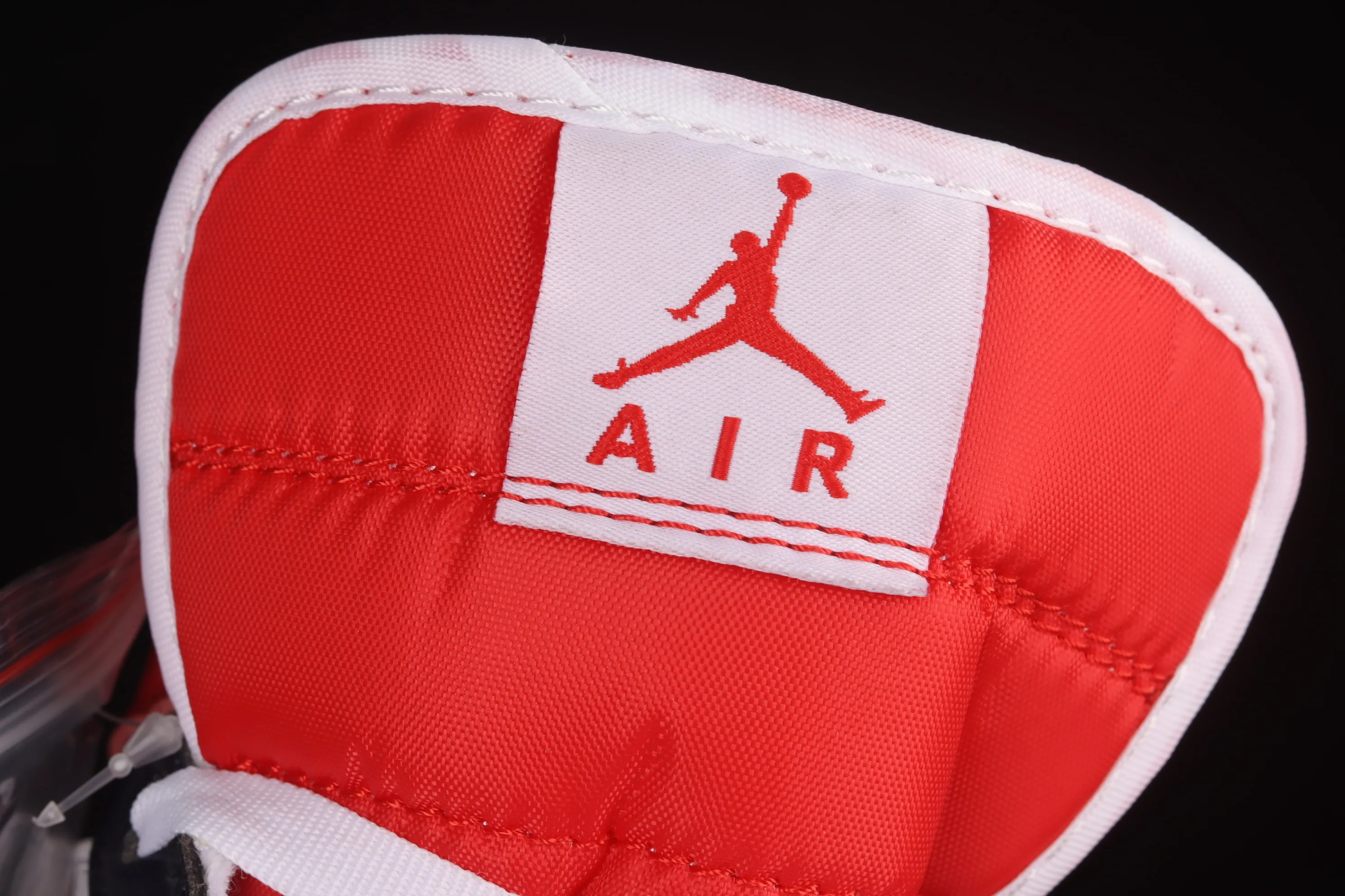 All categories Air Jordan Jordan series basketball shoes Air Jordan 1 Mid Air Jordan 1 Mid AJ1 Joe 1 patent leather color matching mid-top cultural basketball shoes DJ5984-400